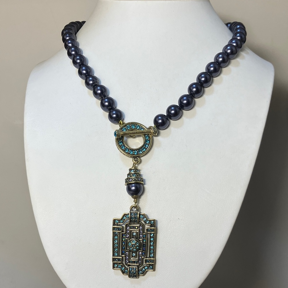 Set Heidi Daus necklace and earrings set of 2. Heidi Daus Art Deco 17" crystal